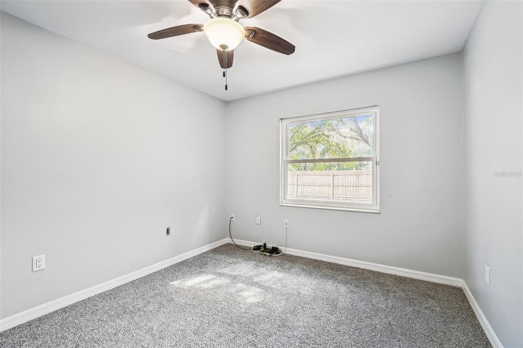 合同活跃: $450,000 (3 贝兹, 2 浴室, 1456 平方英尺)