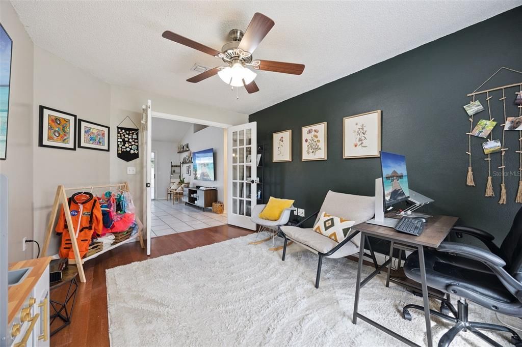 合同活跃: $350,000 (3 贝兹, 2 浴室, 1526 平方英尺)