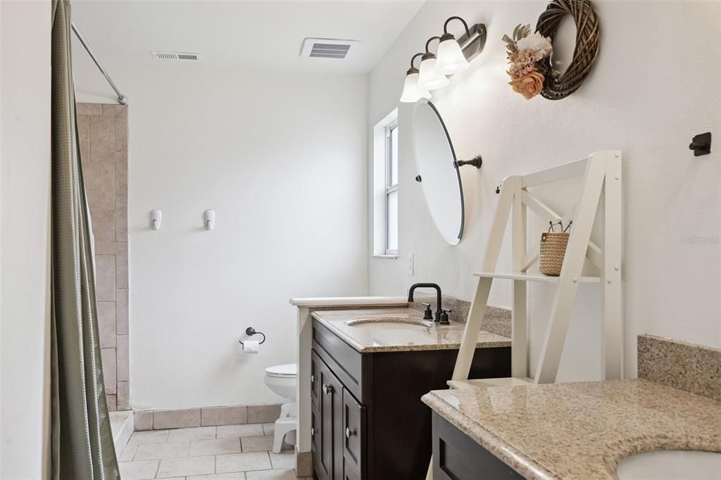 合同活跃: $350,000 (3 贝兹, 2 浴室, 1526 平方英尺)