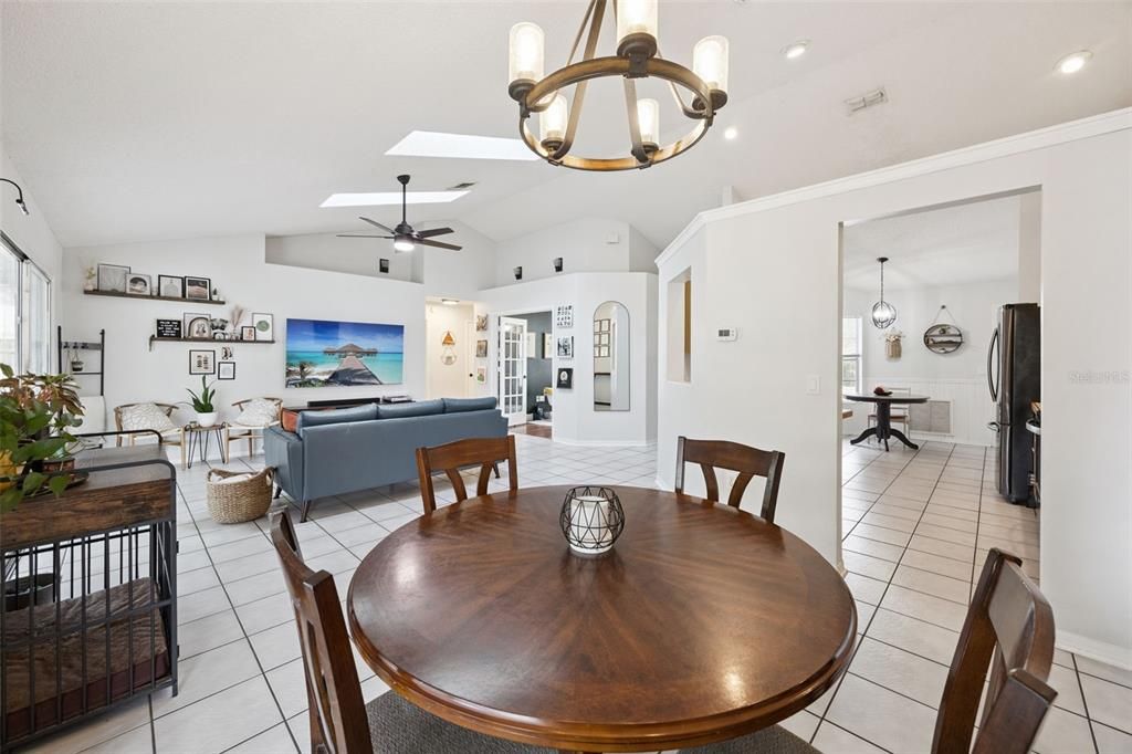 合同活跃: $350,000 (3 贝兹, 2 浴室, 1526 平方英尺)