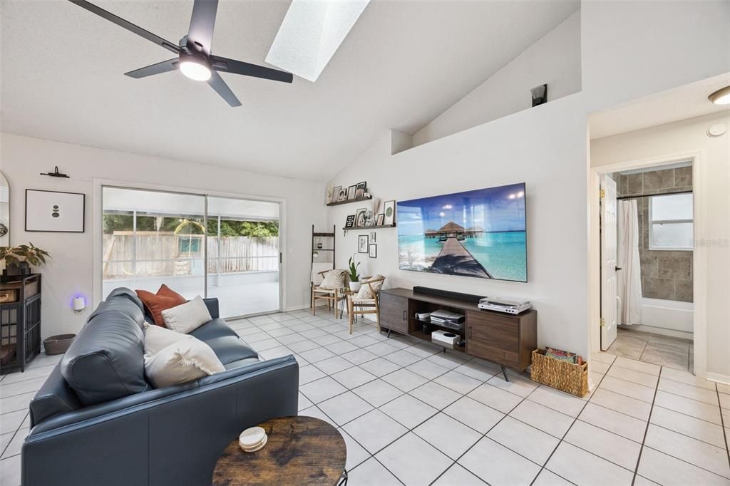 合同活跃: $350,000 (3 贝兹, 2 浴室, 1526 平方英尺)