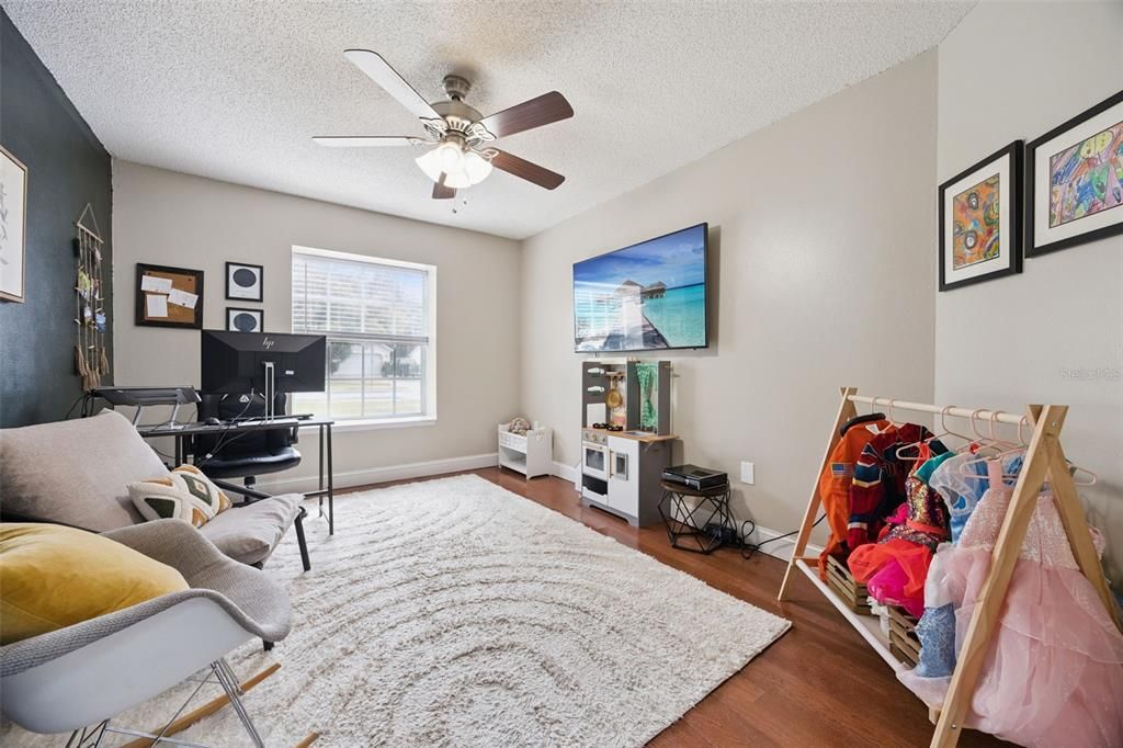 合同活跃: $350,000 (3 贝兹, 2 浴室, 1526 平方英尺)