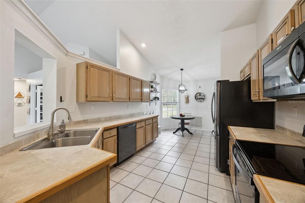 合同活跃: $350,000 (3 贝兹, 2 浴室, 1526 平方英尺)