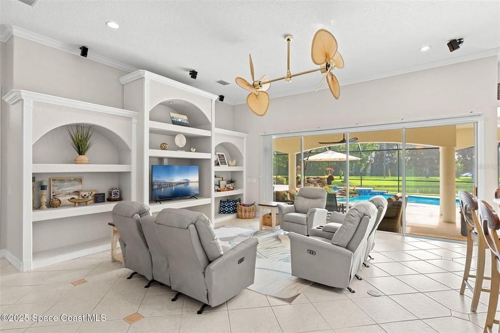 待售: $1,100,000 (4 贝兹, 4 浴室, 4000 平方英尺)