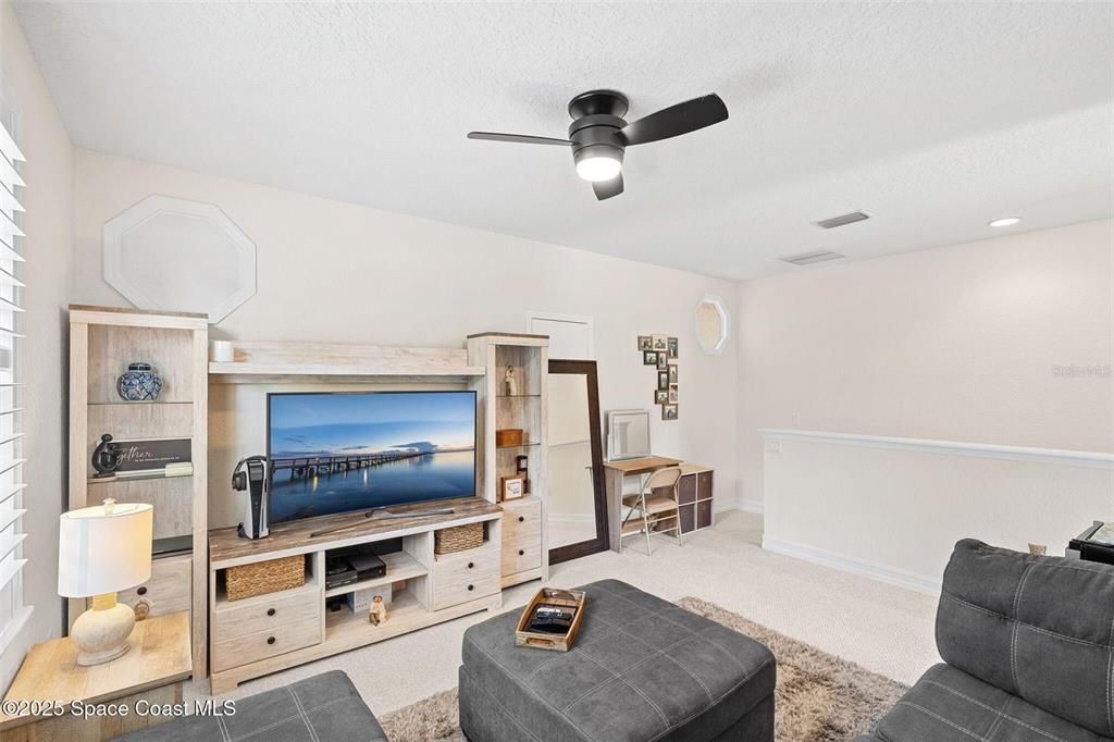 待售: $1,100,000 (4 贝兹, 4 浴室, 4000 平方英尺)