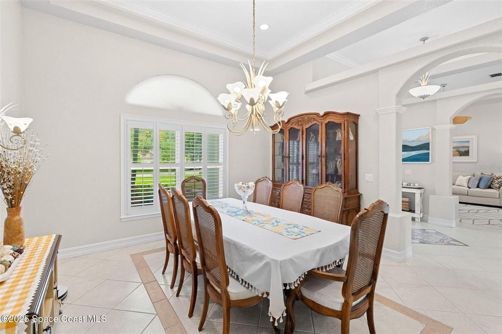 待售: $1,100,000 (4 贝兹, 4 浴室, 4000 平方英尺)