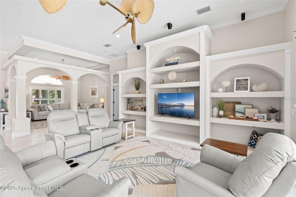 待售: $1,100,000 (4 贝兹, 4 浴室, 4000 平方英尺)