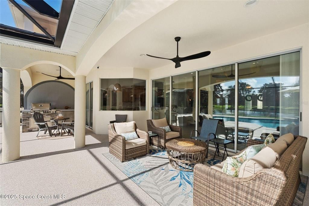 待售: $1,100,000 (4 贝兹, 4 浴室, 4000 平方英尺)