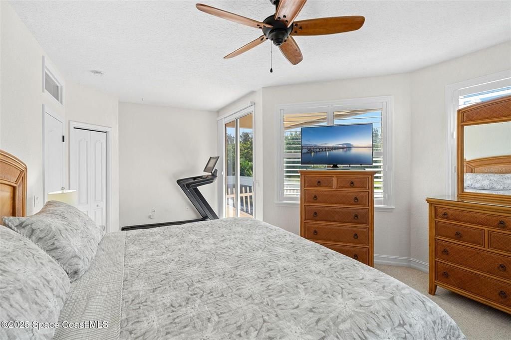 待售: $1,100,000 (4 贝兹, 4 浴室, 4000 平方英尺)