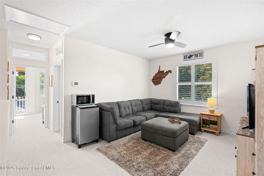 待售: $1,100,000 (4 贝兹, 4 浴室, 4000 平方英尺)