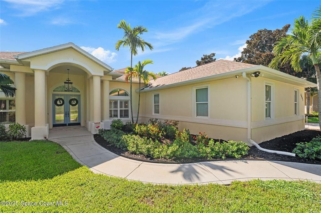 待售: $1,100,000 (4 贝兹, 4 浴室, 4000 平方英尺)