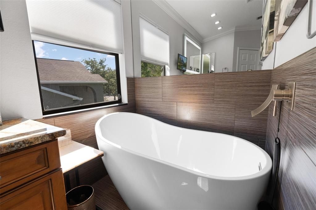 For Rent: $4,600 (3 beds, 2 baths, 2304 Square Feet)