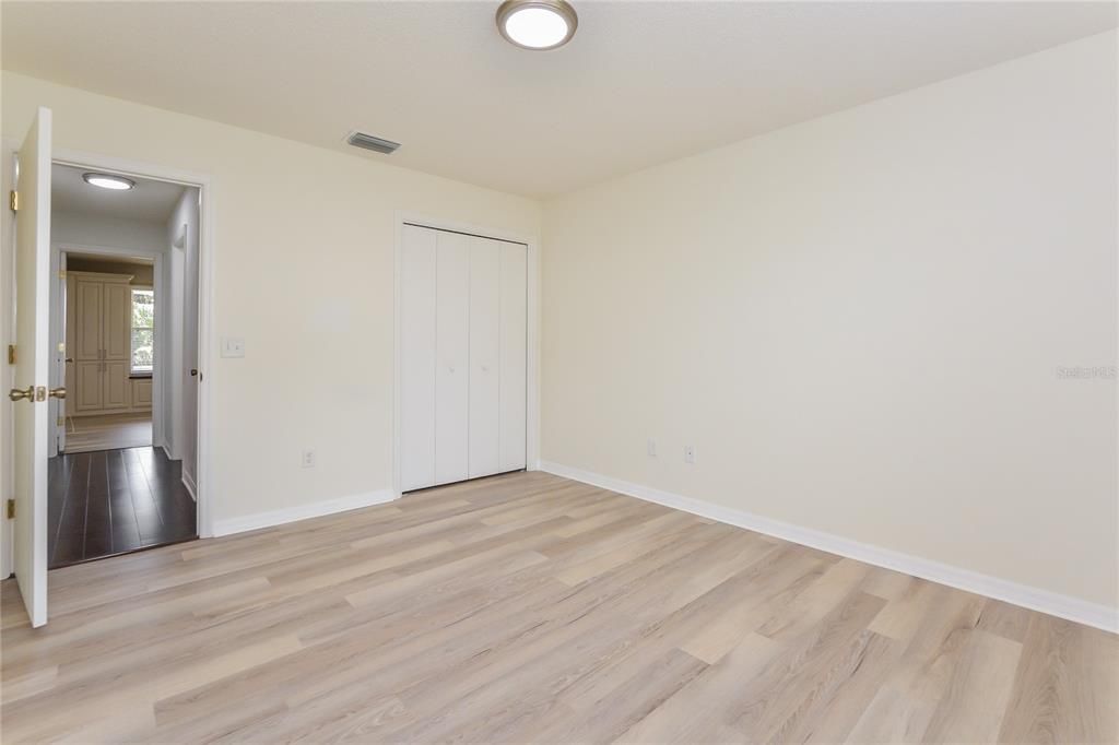 Под контрактом: $355,000 (3 спален, 2 ванн, 1623 Квадратных фут)