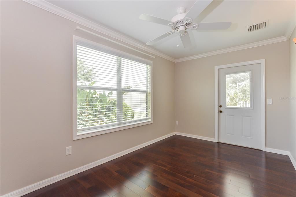 Под контрактом: $355,000 (3 спален, 2 ванн, 1623 Квадратных фут)