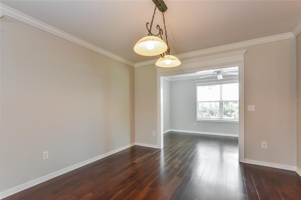 Под контрактом: $355,000 (3 спален, 2 ванн, 1623 Квадратных фут)