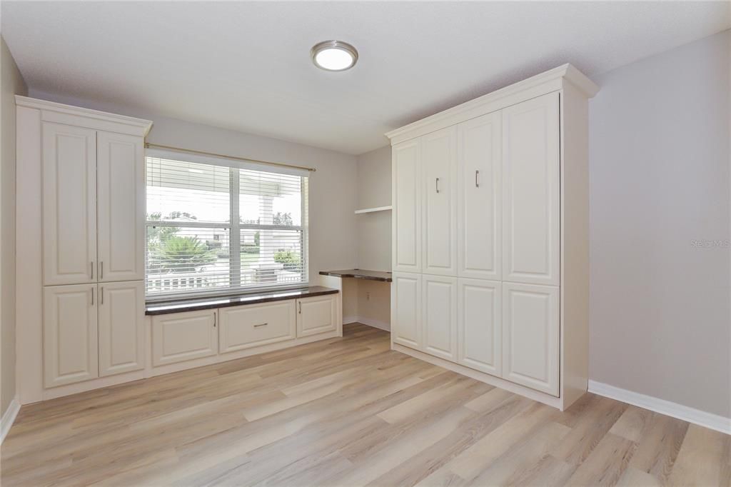 Под контрактом: $355,000 (3 спален, 2 ванн, 1623 Квадратных фут)