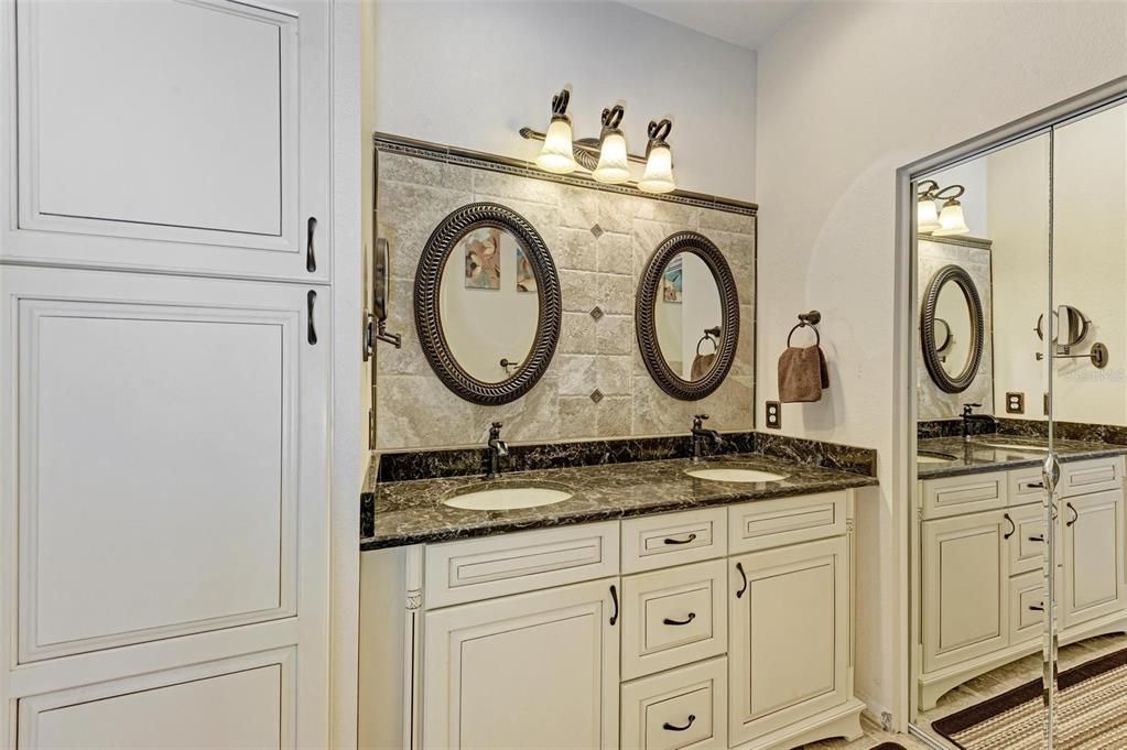 合同活跃: $329,900 (2 贝兹, 2 浴室, 1701 平方英尺)