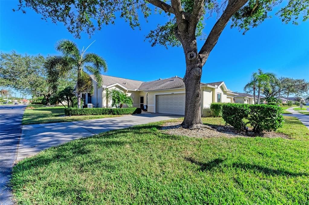 合同活跃: $329,900 (2 贝兹, 2 浴室, 1701 平方英尺)