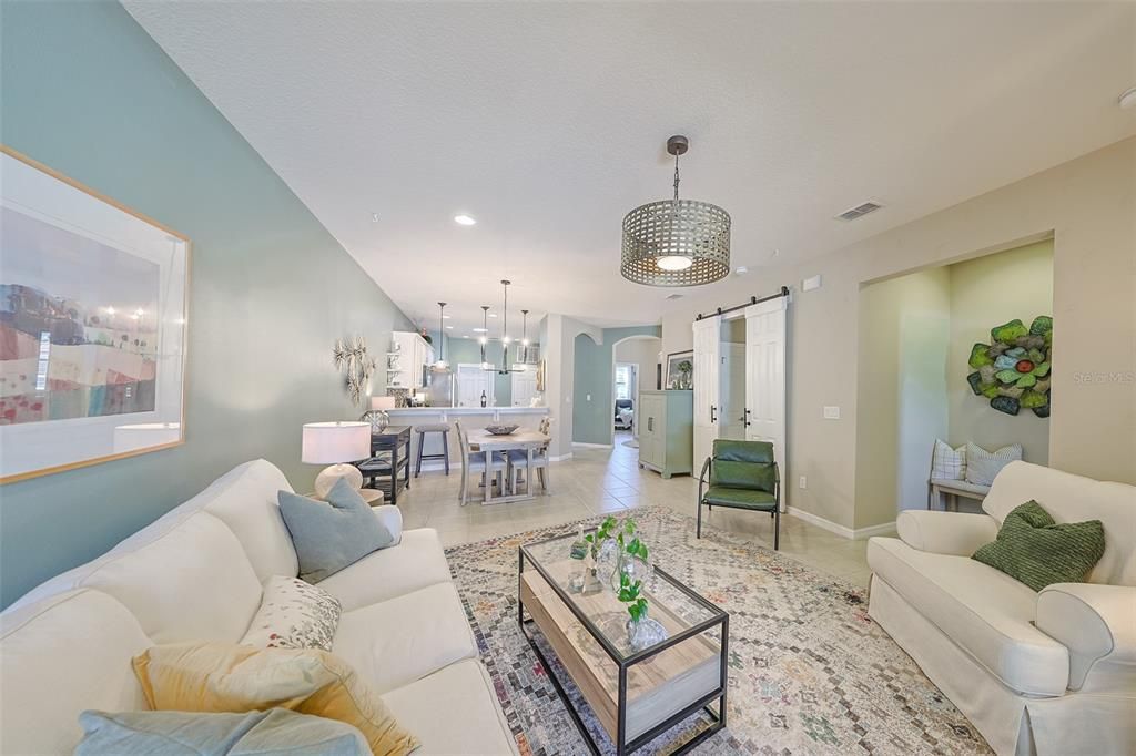 Active With Contract: $279,000 (2 beds, 2 baths, 1461 Square Feet)