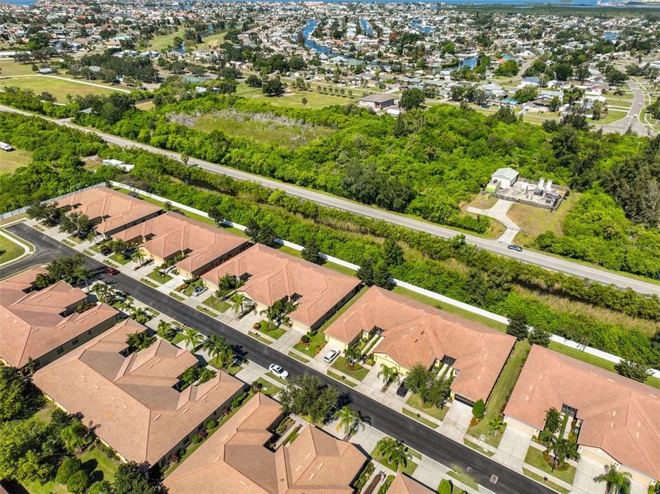 Active With Contract: $279,000 (2 beds, 2 baths, 1461 Square Feet)