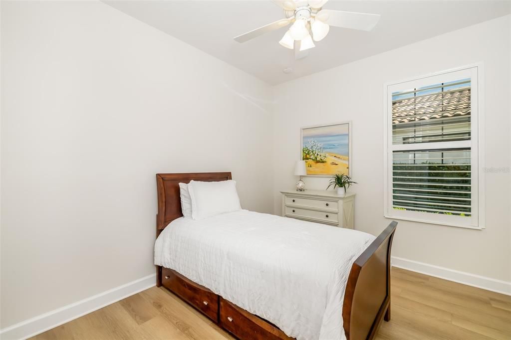 Active With Contract: $570,000 (3 beds, 2 baths, 1926 Square Feet)