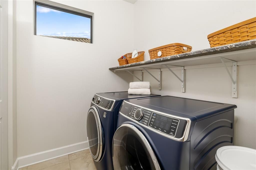 Active With Contract: $570,000 (3 beds, 2 baths, 1926 Square Feet)