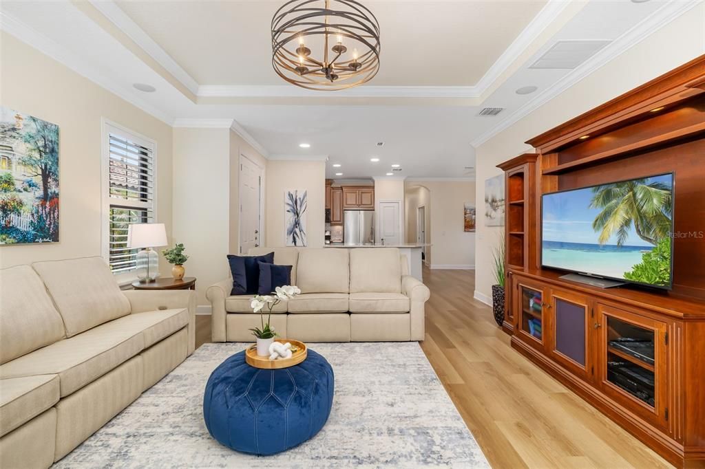 Active With Contract: $570,000 (3 beds, 2 baths, 1926 Square Feet)