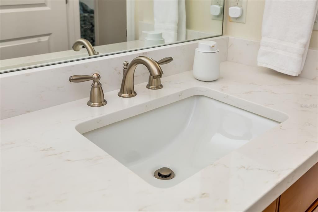 Active With Contract: $570,000 (3 beds, 2 baths, 1926 Square Feet)