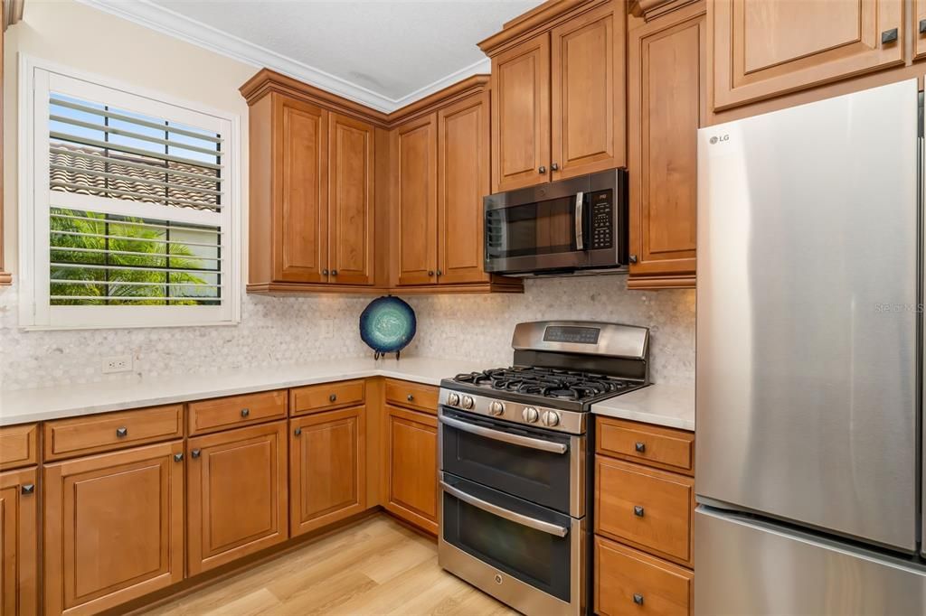 Active With Contract: $570,000 (3 beds, 2 baths, 1926 Square Feet)