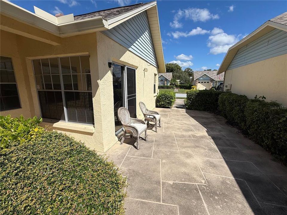 Active With Contract: $209,900 (2 beds, 2 baths, 1340 Square Feet)