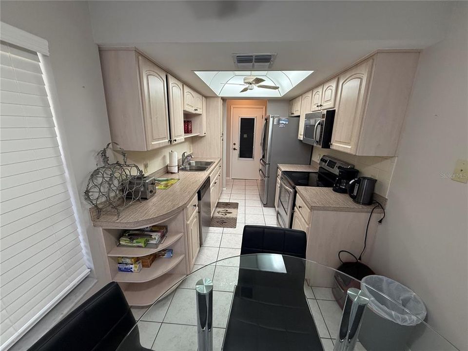 Active With Contract: $209,900 (2 beds, 2 baths, 1340 Square Feet)