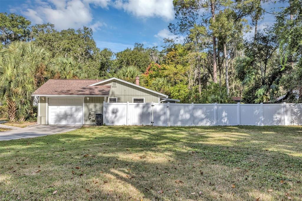 Под контрактом: $329,000 (3 спален, 2 ванн, 1240 Квадратных фут)