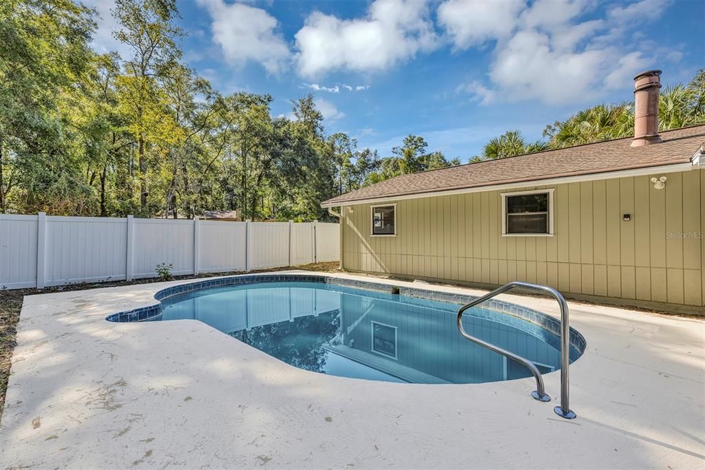 Под контрактом: $329,000 (3 спален, 2 ванн, 1240 Квадратных фут)