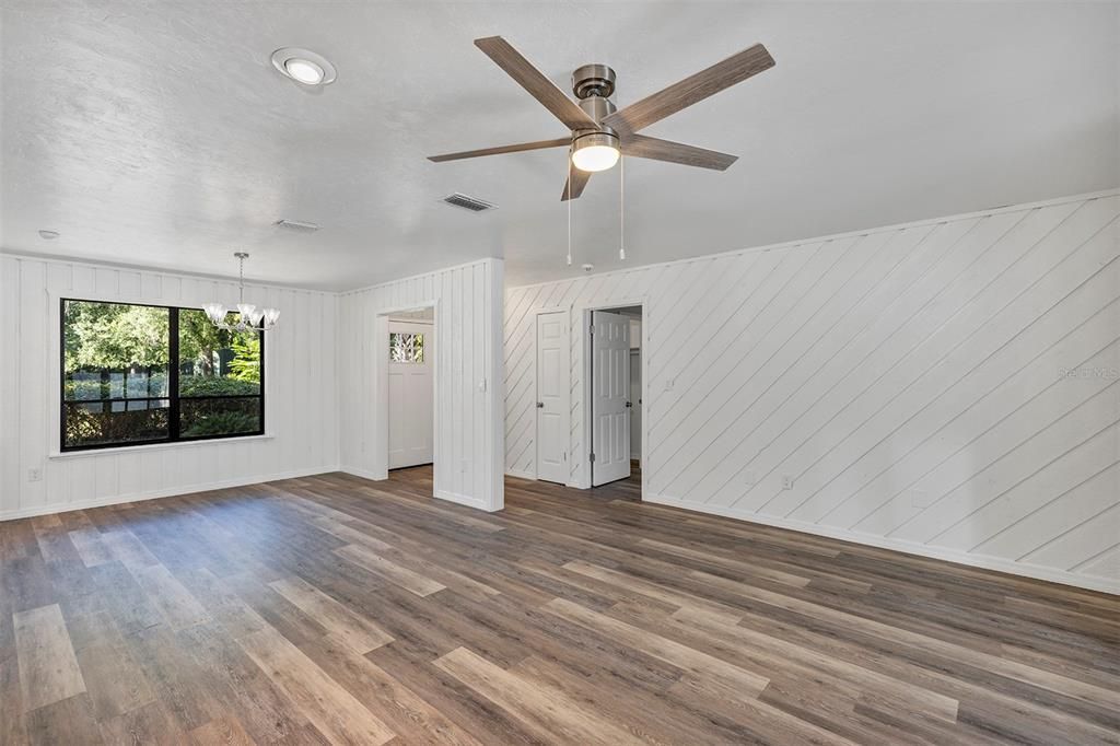 Под контрактом: $329,000 (3 спален, 2 ванн, 1240 Квадратных фут)