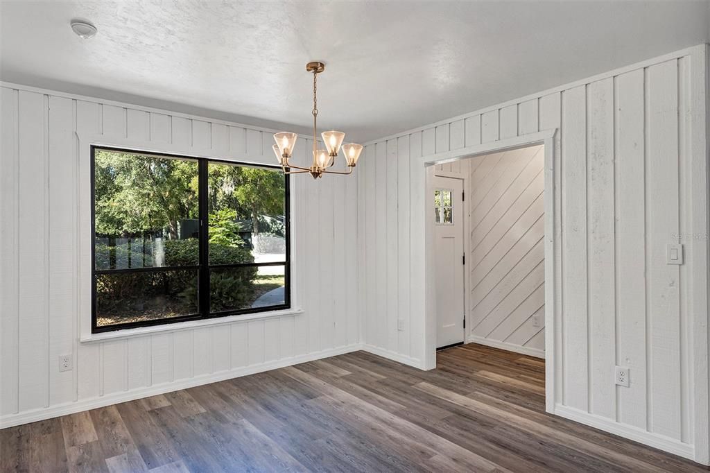 Под контрактом: $329,000 (3 спален, 2 ванн, 1240 Квадратных фут)