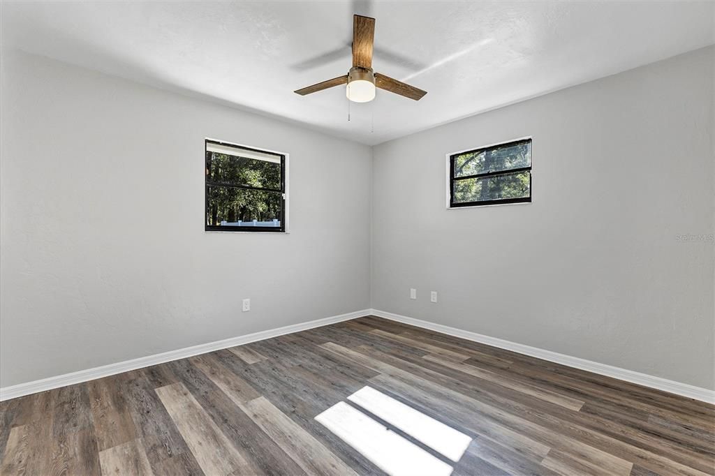 Под контрактом: $329,000 (3 спален, 2 ванн, 1240 Квадратных фут)