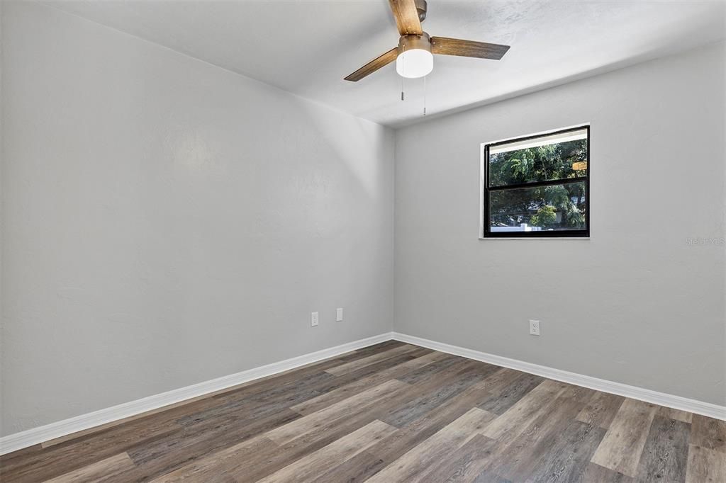 Под контрактом: $329,000 (3 спален, 2 ванн, 1240 Квадратных фут)