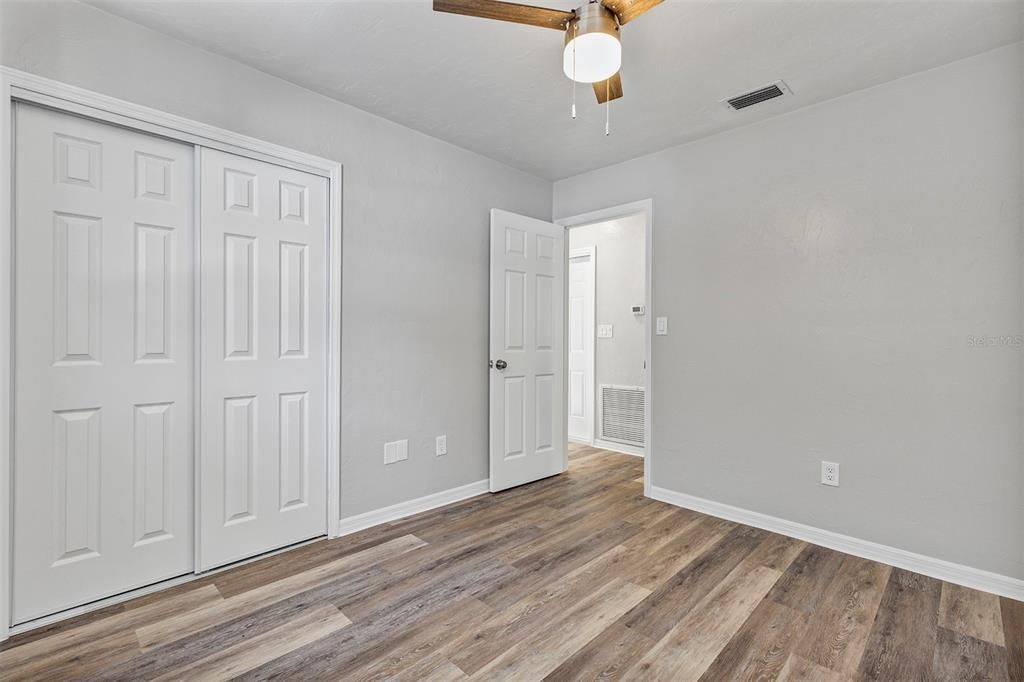 Под контрактом: $329,000 (3 спален, 2 ванн, 1240 Квадратных фут)