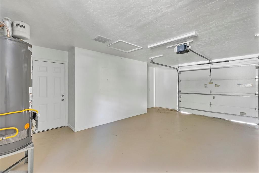 Под контрактом: $329,000 (3 спален, 2 ванн, 1240 Квадратных фут)