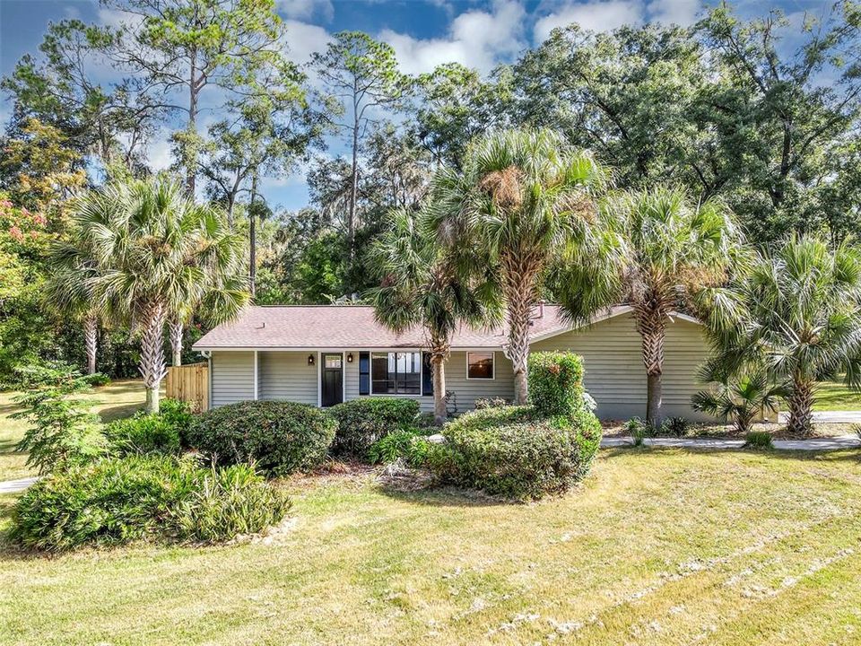 Под контрактом: $329,000 (3 спален, 2 ванн, 1240 Квадратных фут)