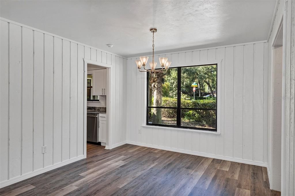 Под контрактом: $329,000 (3 спален, 2 ванн, 1240 Квадратных фут)