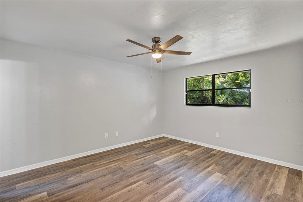 Под контрактом: $329,000 (3 спален, 2 ванн, 1240 Квадратных фут)