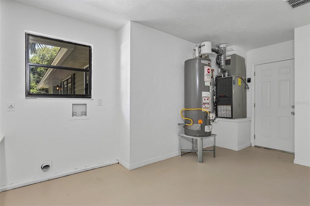 Под контрактом: $329,000 (3 спален, 2 ванн, 1240 Квадратных фут)