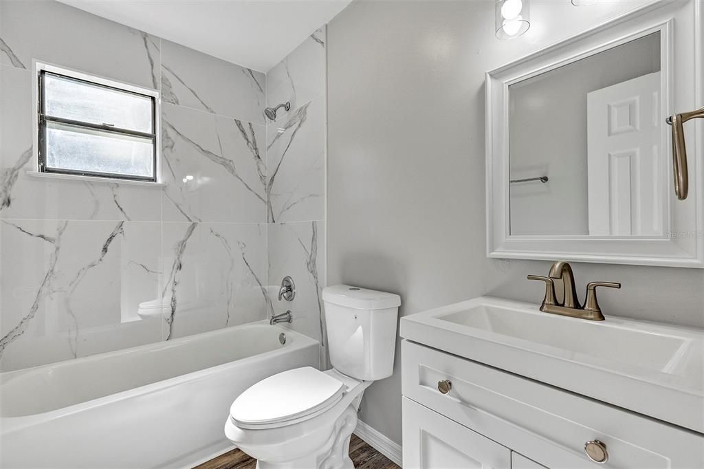 Под контрактом: $329,000 (3 спален, 2 ванн, 1240 Квадратных фут)