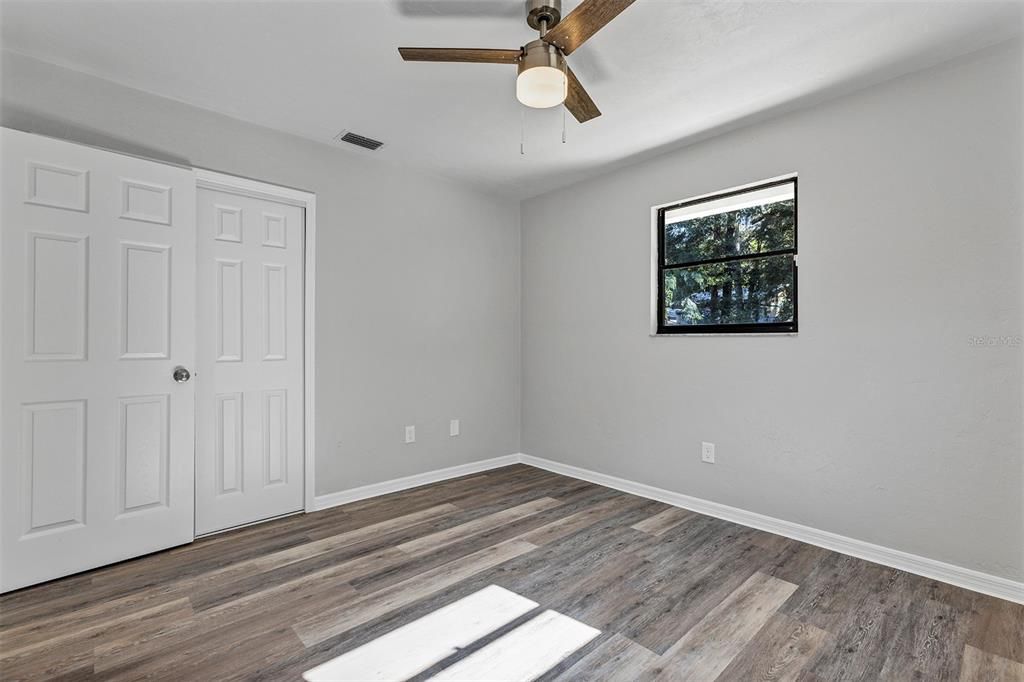 Под контрактом: $329,000 (3 спален, 2 ванн, 1240 Квадратных фут)