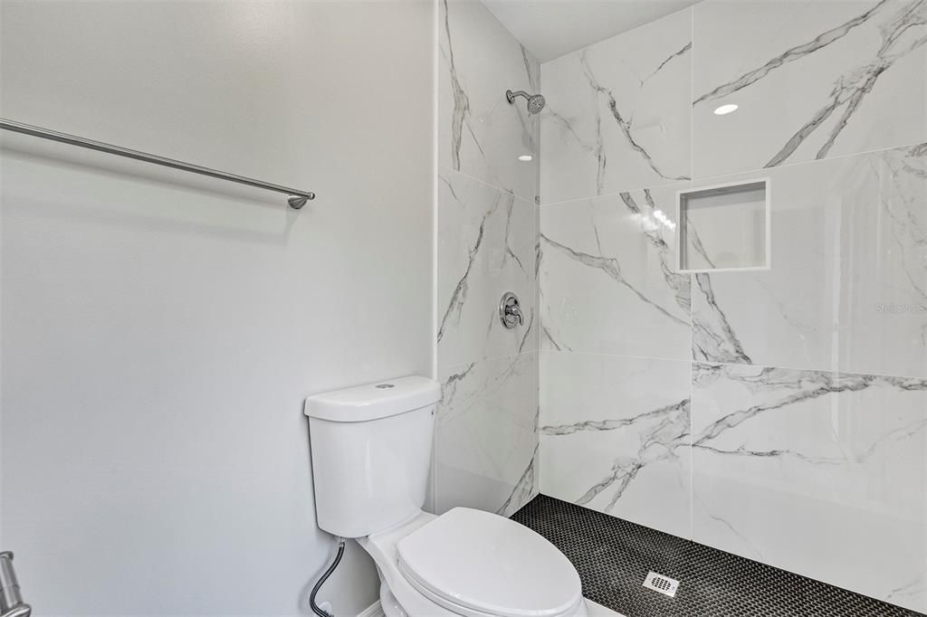 Под контрактом: $329,000 (3 спален, 2 ванн, 1240 Квадратных фут)