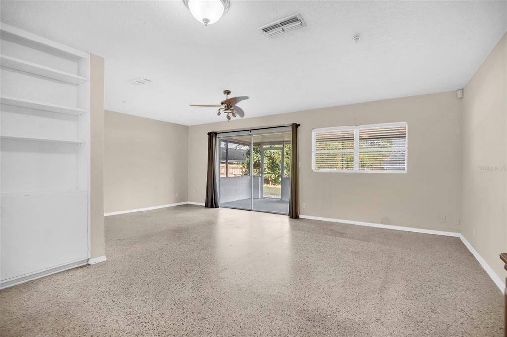 For Sale: $299,900 (3 beds, 2 baths, 1571 Square Feet)