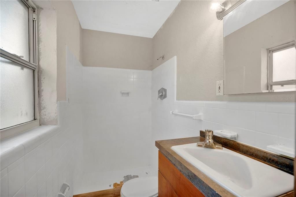 For Sale: $299,900 (3 beds, 2 baths, 1571 Square Feet)