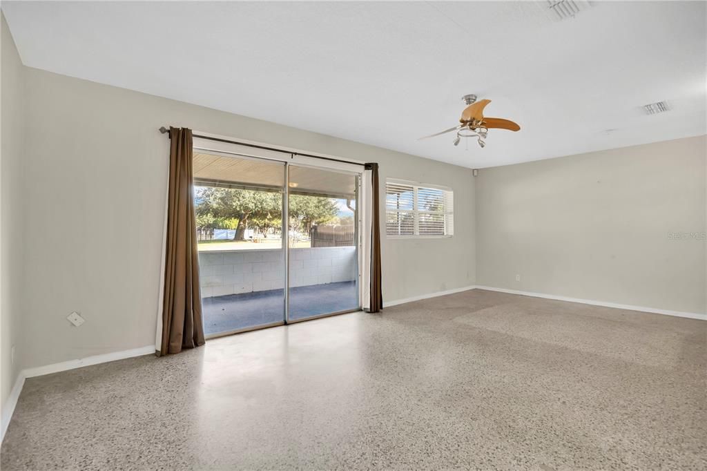 For Sale: $299,900 (3 beds, 2 baths, 1571 Square Feet)