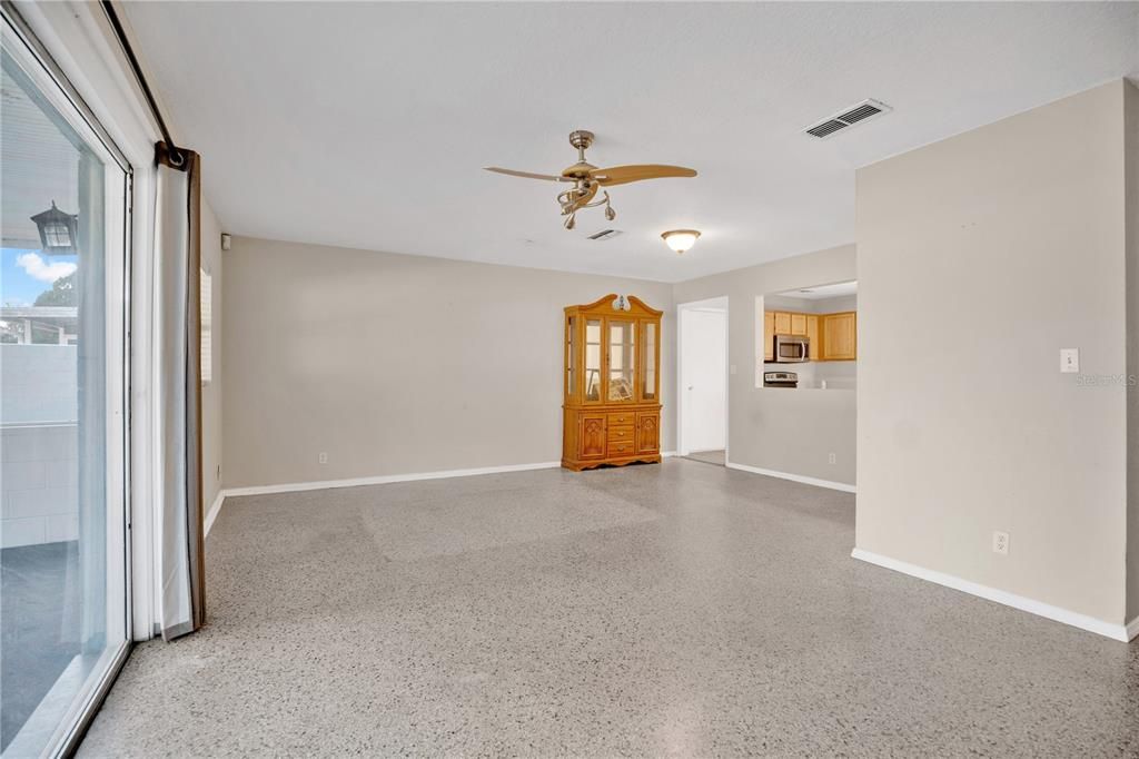 For Sale: $299,900 (3 beds, 2 baths, 1571 Square Feet)